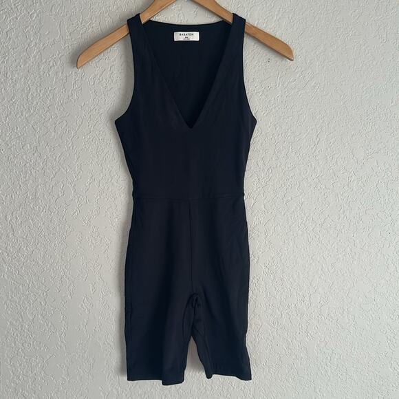 Aritzia Babaton Black V Neck Romper XXS Athletic Athleisure Loungewear Vacation - Picture 2 of 7